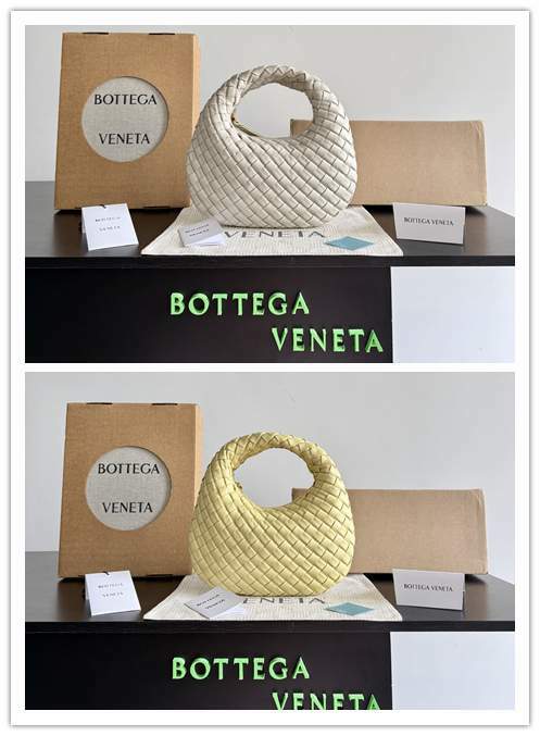 Picture of Bottega Veneta Handbags _SKUfw240692540fw